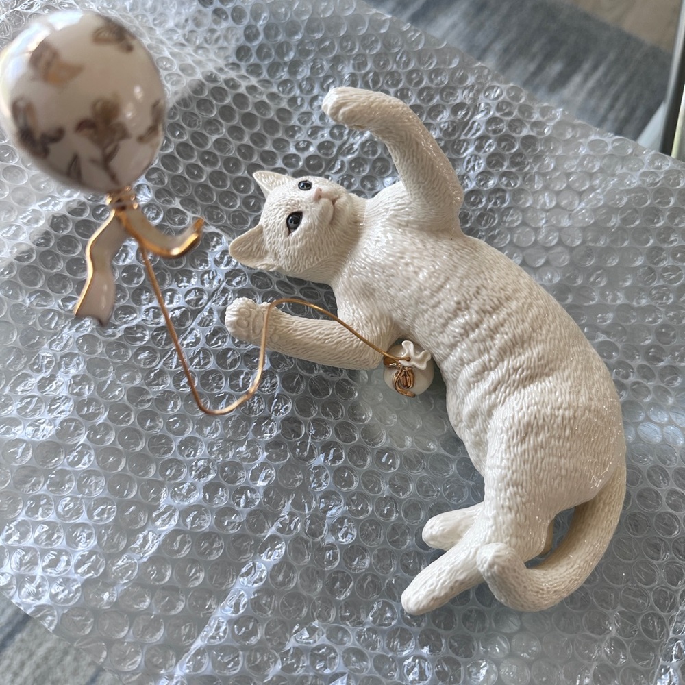 Lenox White Cat Figurine Toy with Balloon - Decorative Pet Decor
